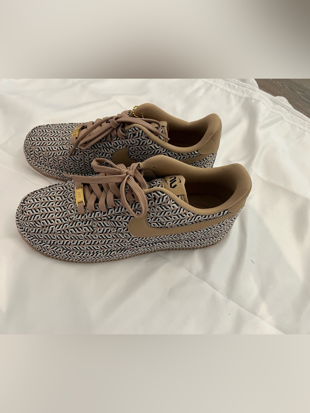 Nike Tan and Black Patterned Air Force 1 Low Sneakers United in Victory - Picture 1 of 8
